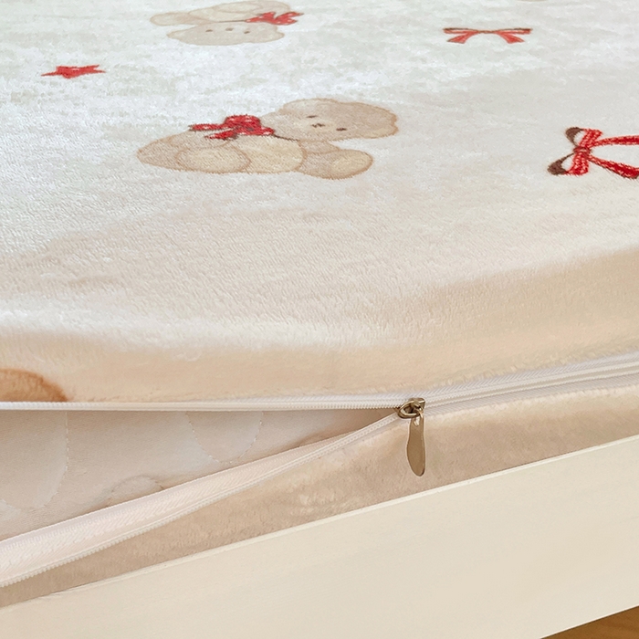 91家纺网 家纺一手货源 找家纺 锦润家纺 2025新款亲肤舒适牛奶绒三件套学生三件套上下铺三件套宿舍三件套 布偶熊