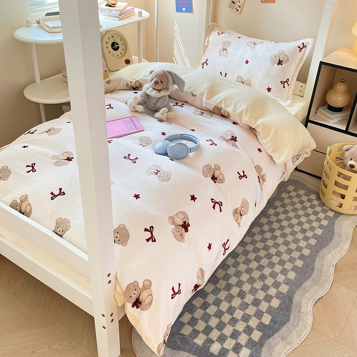 91家纺网 家纺一手货源 找家纺 锦润家纺 2025新款亲肤舒适牛奶绒三件套学生三件套上下铺三件套宿舍三件套 布偶熊