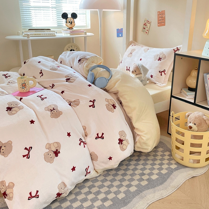 91家纺网 家纺一手货源 找家纺 锦润家纺 2025新款亲肤舒适牛奶绒三件套学生三件套上下铺三件套宿舍三件套 布偶熊