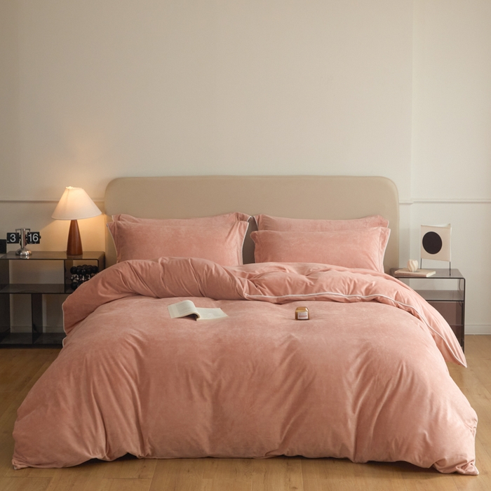 91家纺网 家纺一手货源 找家纺 ONE TWO ONE 121 【婴儿绒四件套】2025新款毛毯被子四件套单件床单被套床笠珊瑚绒牛奶绒冬被法兰绒兔毛绒滚绳款 纯色款-橘粉