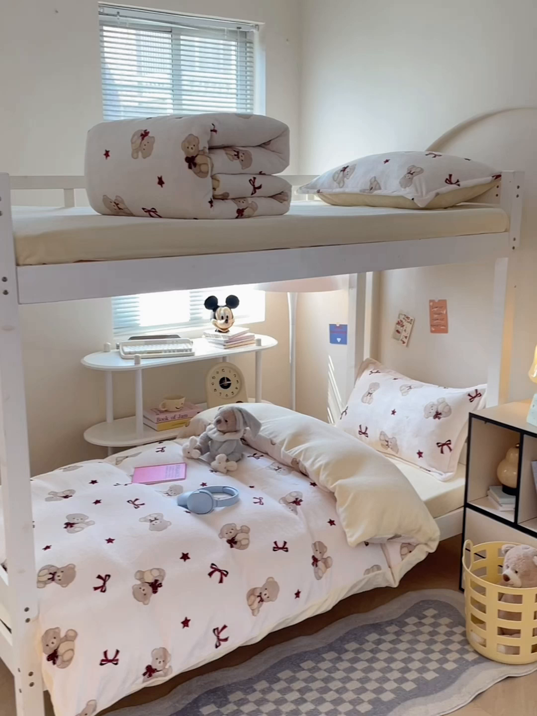 91家纺网 家纺一手货源 找家纺 锦润家纺 2025新款亲肤舒适牛奶绒三件套学生三件套上下铺三件套宿舍三件套 布偶熊