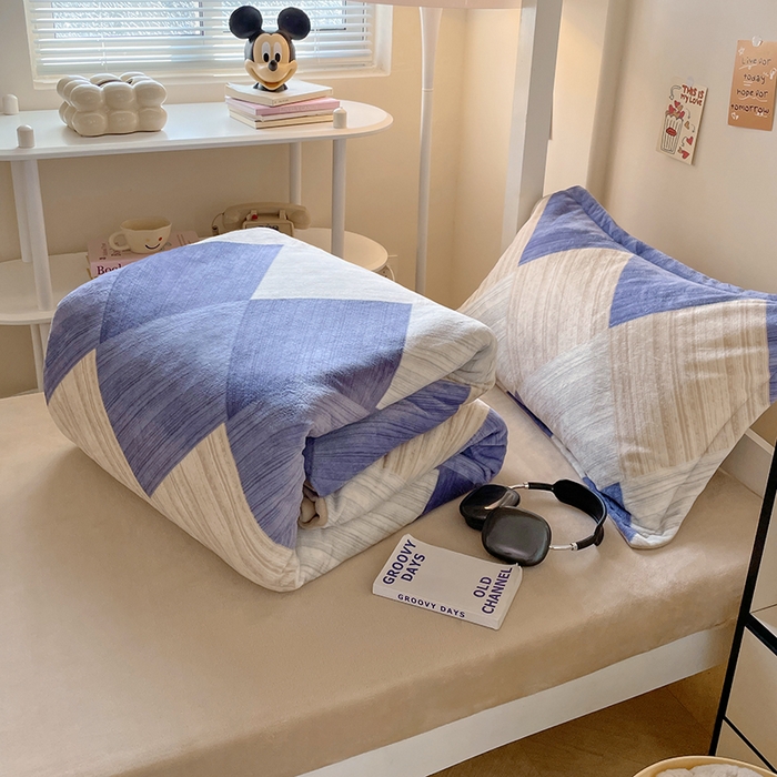 91家纺网 家纺一手货源 找家纺 锦润家纺 2025新款亲肤舒适牛奶绒三件套学生三件套上下铺三件套宿舍三件套 晨晓