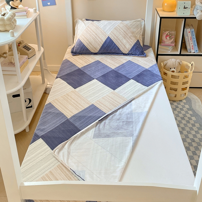 91家纺网 家纺一手货源 找家纺 锦润家纺 2025新款亲肤舒适牛奶绒三件套学生三件套上下铺三件套宿舍三件套 晨晓