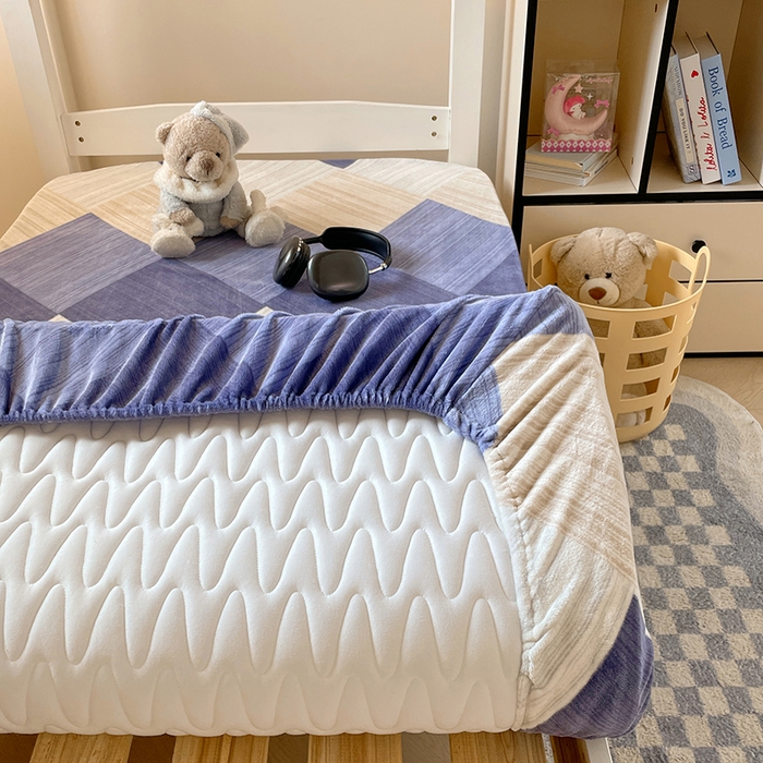 91家纺网 家纺一手货源 找家纺 锦润家纺 2025新款亲肤舒适牛奶绒三件套学生三件套上下铺三件套宿舍三件套 晨晓