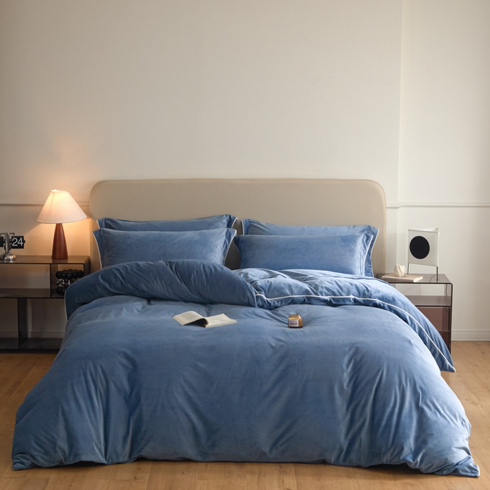 91家纺网 家纺一手货源 找家纺 ONE TWO ONE 121 【婴儿绒四件套】2025新款毛毯被子四件套单件床单被套床笠珊瑚绒牛奶绒冬被法兰绒兔毛绒滚绳款 纯色款-雾蓝