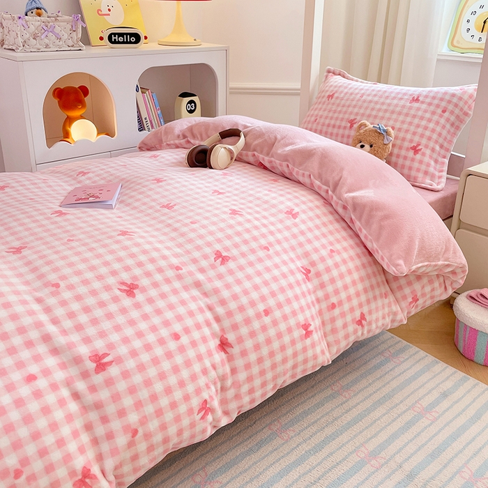 91家纺网 家纺一手货源 找家纺 锦润家纺 2025新款亲肤舒适牛奶绒三件套学生三件套上下铺三件套宿舍三件套 格子蝴蝶结