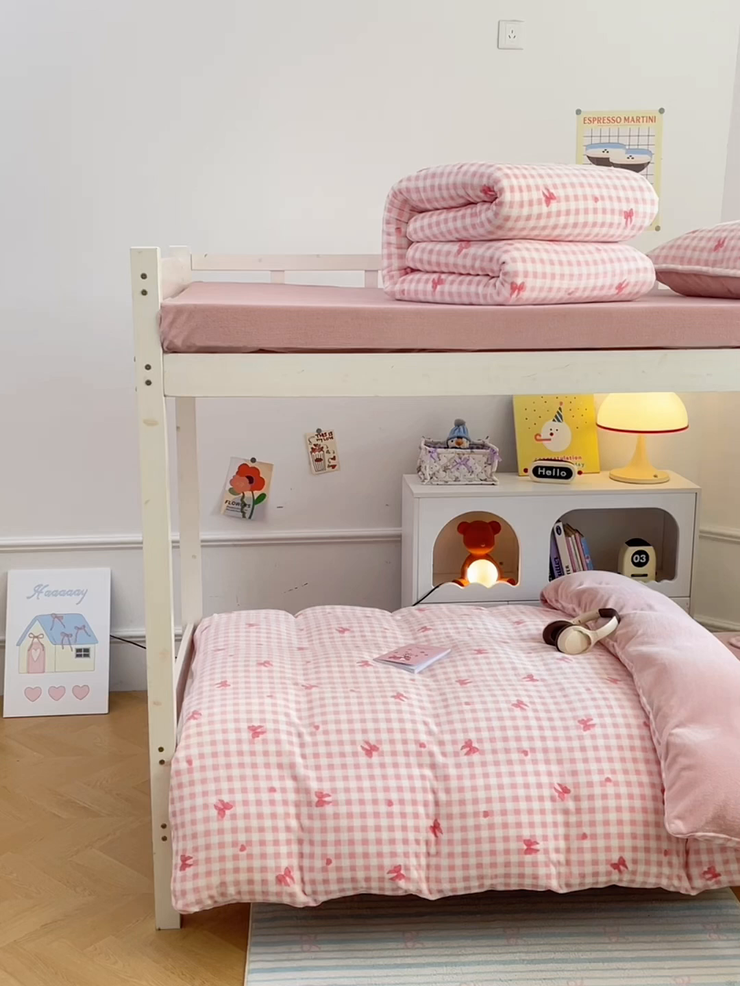 91家纺网 家纺一手货源 找家纺 锦润家纺 2025新款亲肤舒适牛奶绒三件套学生三件套上下铺三件套宿舍三件套 格子蝴蝶结