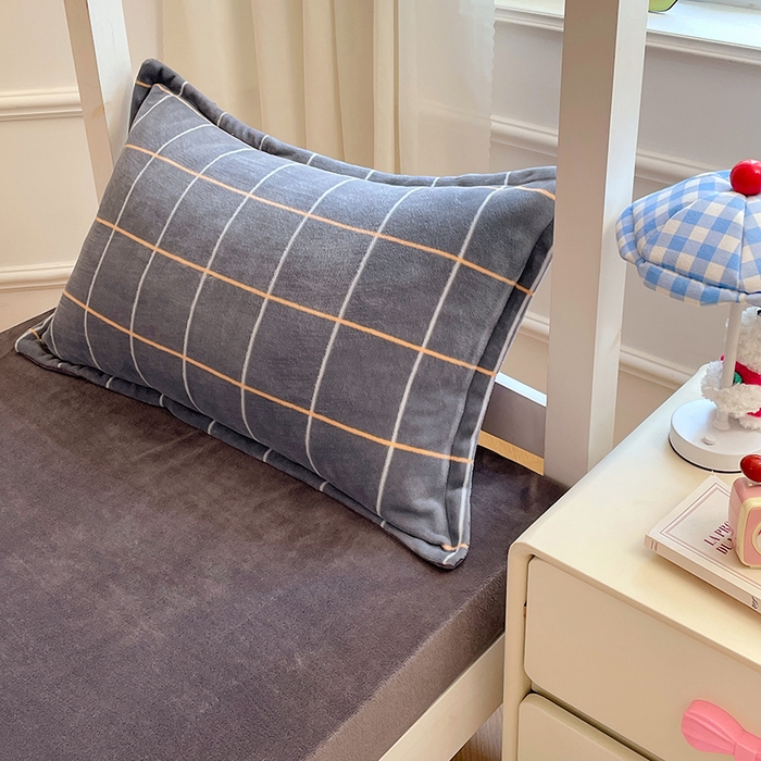 91家纺网 家纺一手货源 找家纺 锦润家纺 2025新款亲肤舒适牛奶绒三件套学生三件套上下铺三件套宿舍三件套 格子控-灰