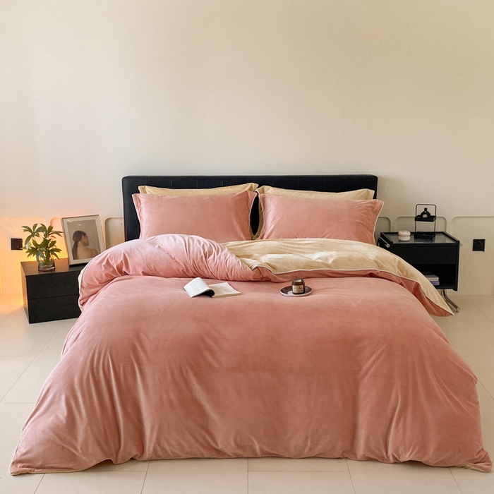 91家纺网 家纺一手货源 找家纺 ONE TWO ONE 121 【婴儿绒四件套】2025新款毛毯被子四件套单件床单被套床笠珊瑚绒牛奶绒冬被法兰绒兔毛绒滚绳款 双拼款-橘粉乳酪