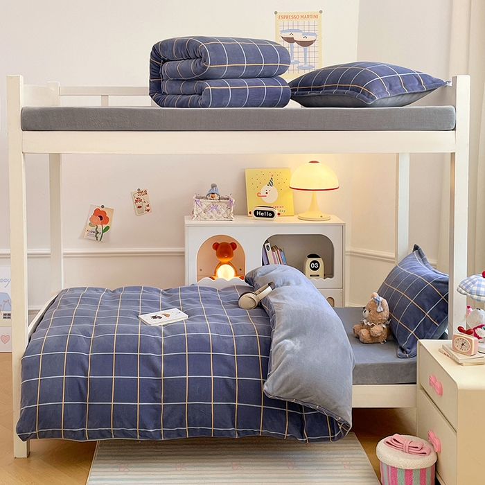 91家纺网 家纺一手货源 找家纺 锦润家纺 2025新款亲肤舒适牛奶绒三件套学生三件套上下铺三件套宿舍三件套 格子控-蓝