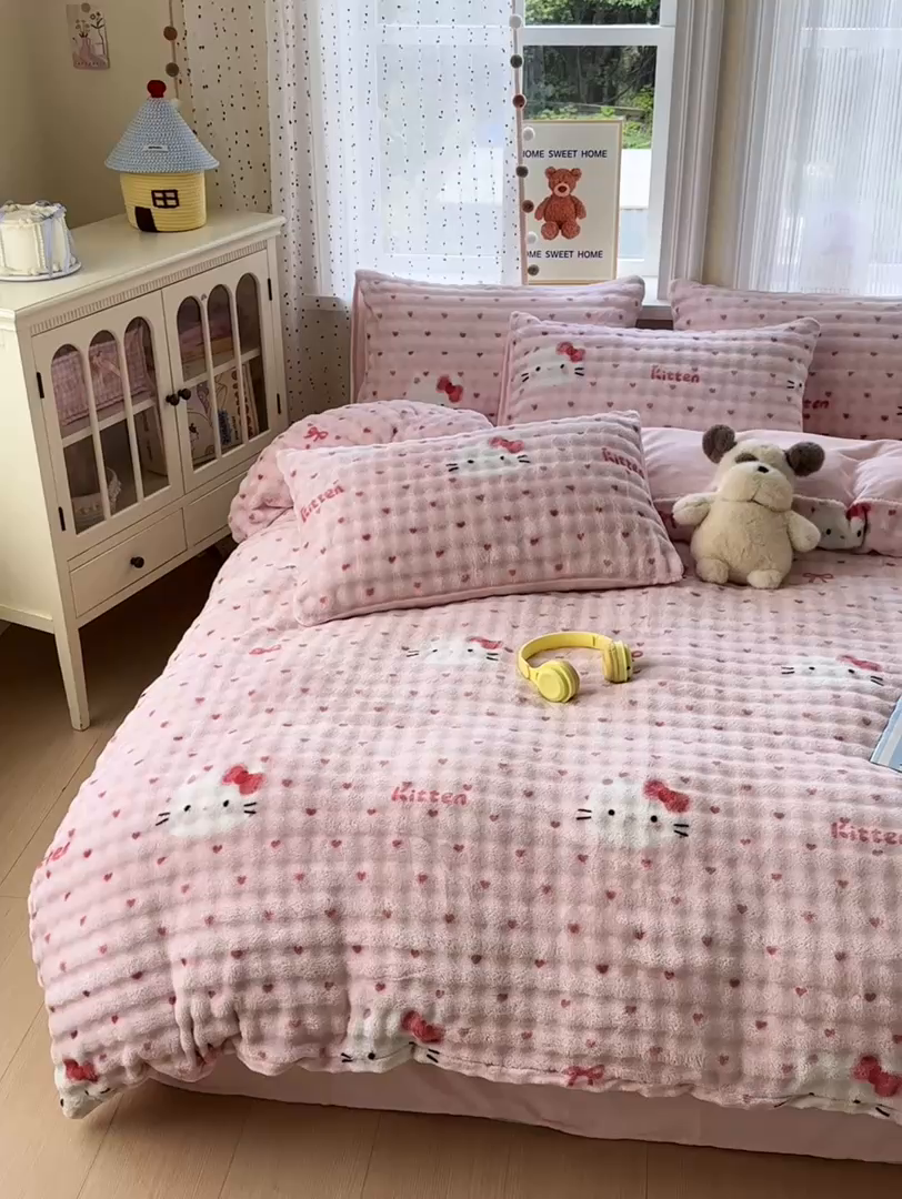 91家纺网 家纺一手货源 找家纺 德比尔斯 2025新款泡泡牛奶绒四件套 爱心kt 粉