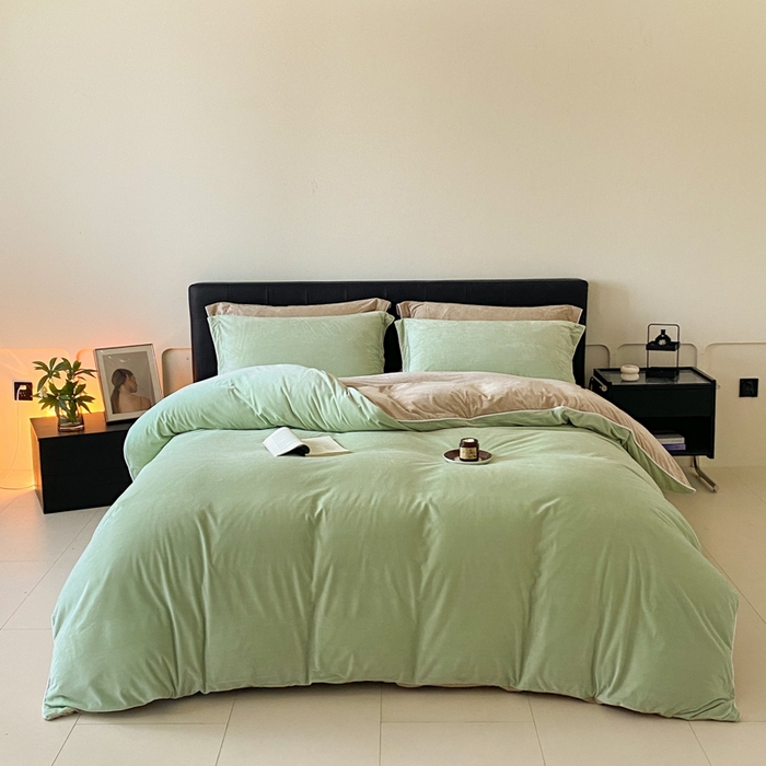 91家纺网 家纺一手货源 找家纺 ONE TWO ONE 121 【婴儿绒四件套】2025新款毛毯被子四件套单件床单被套床笠珊瑚绒牛奶绒冬被法兰绒兔毛绒滚绳款 双拼款-芽绿奶咖