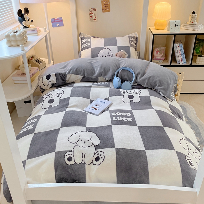 91家纺网 家纺一手货源 找家纺 锦润家纺 2025新款亲肤舒适牛奶绒三件套学生三件套上下铺三件套宿舍三件套 好运小狗