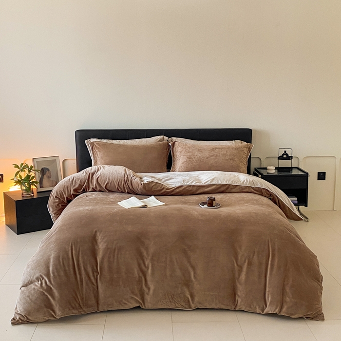 91家纺网 家纺一手货源 找家纺 ONE TWO ONE 121 【婴儿绒四件套】2025新款毛毯被子四件套单件床单被套床笠珊瑚绒牛奶绒冬被法兰绒兔毛绒滚绳款 双拼款-棕咖米咖