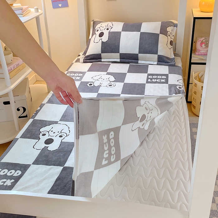 91家纺网 家纺一手货源 找家纺 锦润家纺 2025新款亲肤舒适牛奶绒三件套学生三件套上下铺三件套宿舍三件套 好运小狗