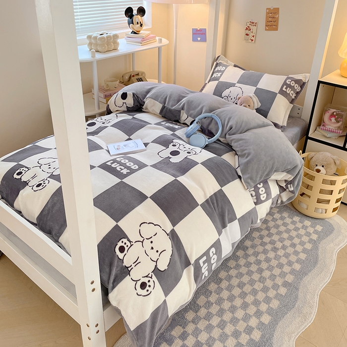 91家纺网 家纺一手货源 找家纺 锦润家纺 2025新款亲肤舒适牛奶绒三件套学生三件套上下铺三件套宿舍三件套 好运小狗