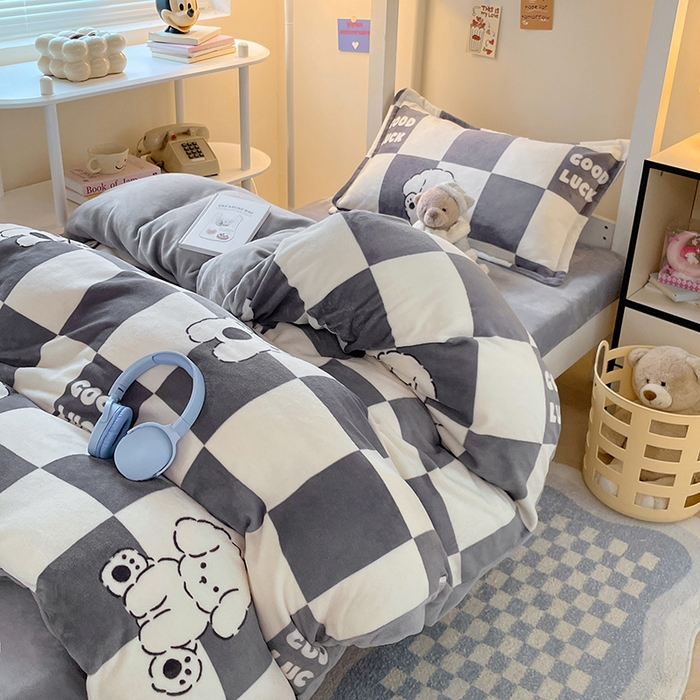 91家纺网 家纺一手货源 找家纺 锦润家纺 2025新款亲肤舒适牛奶绒三件套学生三件套上下铺三件套宿舍三件套 好运小狗