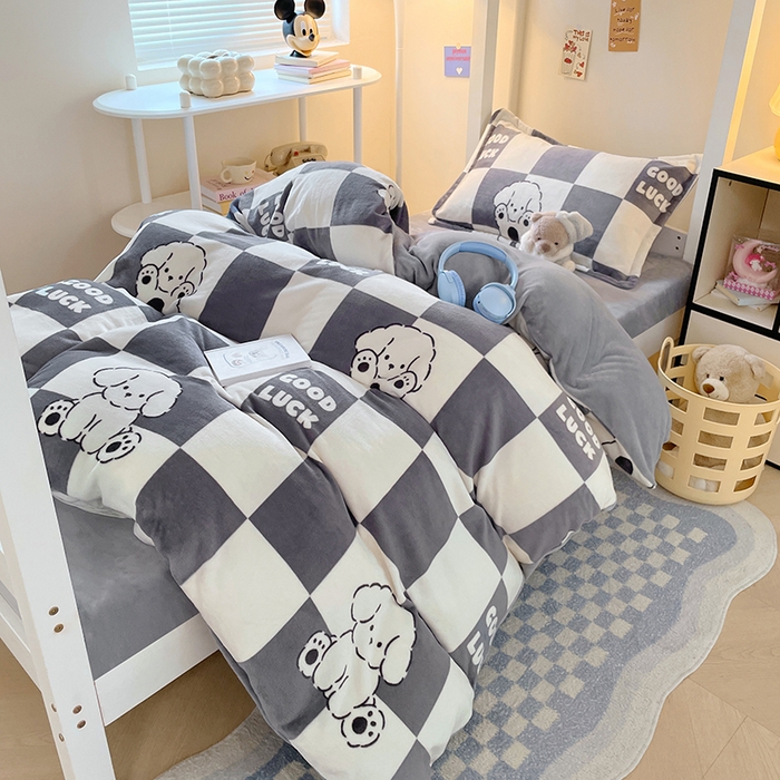 91家纺网 家纺一手货源 找家纺 锦润家纺 2025新款亲肤舒适牛奶绒三件套学生三件套上下铺三件套宿舍三件套 好运小狗