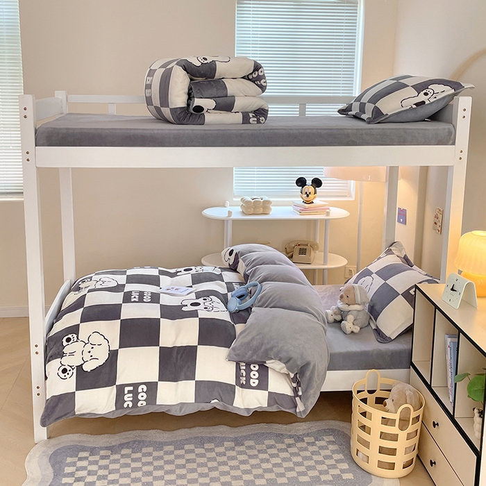 91家纺网 家纺一手货源 找家纺 锦润家纺 2025新款亲肤舒适牛奶绒三件套学生三件套上下铺三件套宿舍三件套 好运小狗