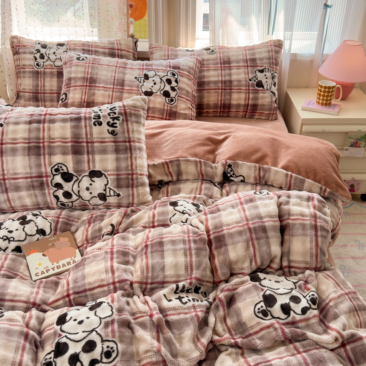 91家纺网 家纺一手货源 找家纺 德比尔斯 2025新款泡泡牛奶绒四件套 大格乐奇