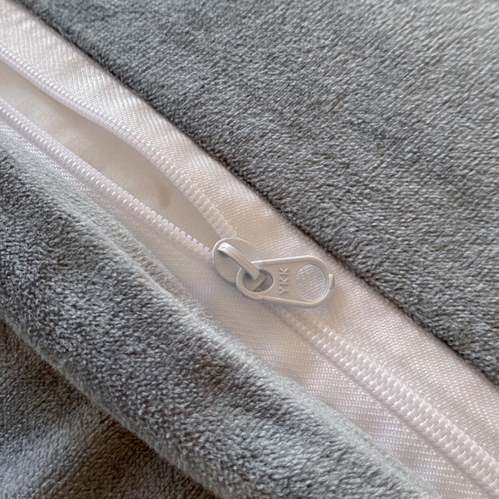 91家纺网 家纺一手货源 找家纺 ONE TWO ONE 121 【婴儿绒四件套】2025新款毛毯被子四件套单件床单被套床笠珊瑚绒牛奶绒冬被法兰绒兔毛绒滚绳款 双拼款-粉灰