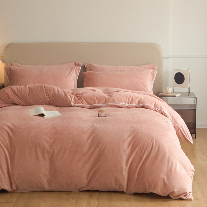 91家纺网 家纺一手货源 找家纺 ONE TWO ONE 121 【婴儿绒四件套】2025新款毛毯被子四件套单件床单被套床笠珊瑚绒牛奶绒冬被法兰绒兔毛绒滚绳款 纯色款-橘粉