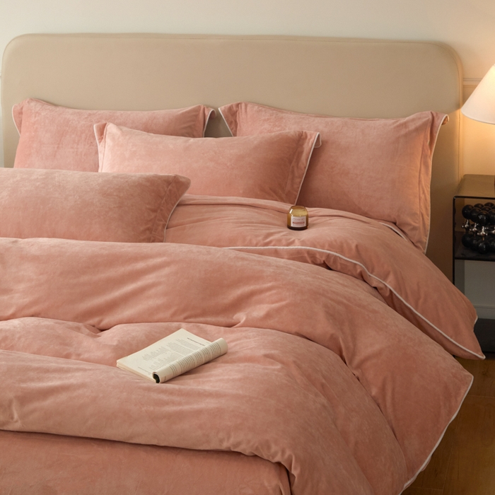 91家纺网 家纺一手货源 找家纺 ONE TWO ONE 121 【婴儿绒四件套】2025新款毛毯被子四件套单件床单被套床笠珊瑚绒牛奶绒冬被法兰绒兔毛绒滚绳款 纯色款-橘粉