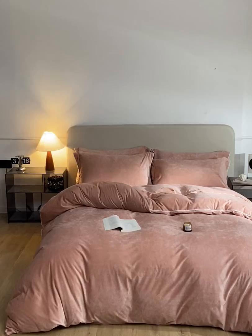 91家纺网 家纺一手货源 找家纺 ONE TWO ONE 121 【婴儿绒四件套】2025新款毛毯被子四件套单件床单被套床笠珊瑚绒牛奶绒冬被法兰绒兔毛绒滚绳款 纯色款-橘粉