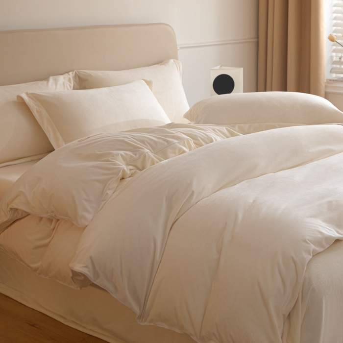 91家纺网 家纺一手货源 找家纺 ONE TWO ONE 121 【婴儿绒四件套】2025新款毛毯被子四件套单件床单被套床笠珊瑚绒牛奶绒冬被法兰绒兔毛绒滚绳款 纯色款-米白