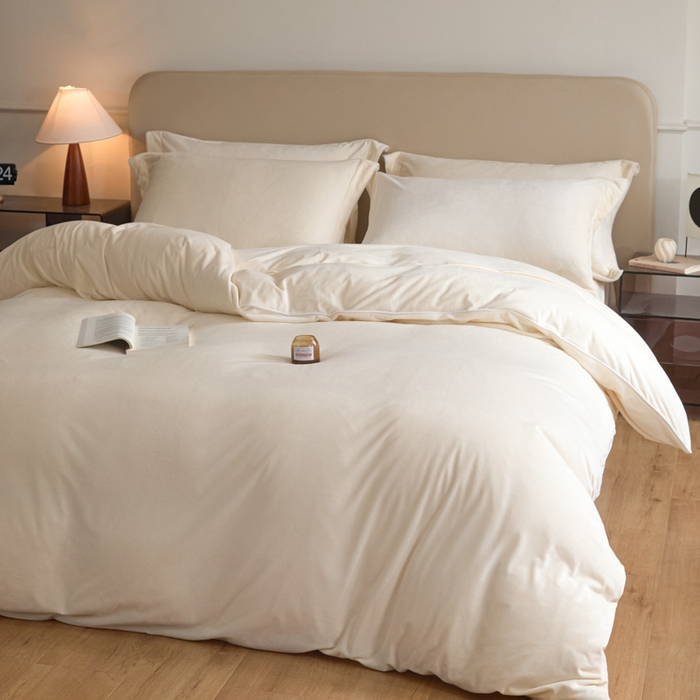 91家纺网 家纺一手货源 找家纺 ONE TWO ONE 121 【婴儿绒四件套】2025新款毛毯被子四件套单件床单被套床笠珊瑚绒牛奶绒冬被法兰绒兔毛绒滚绳款 纯色款-米白