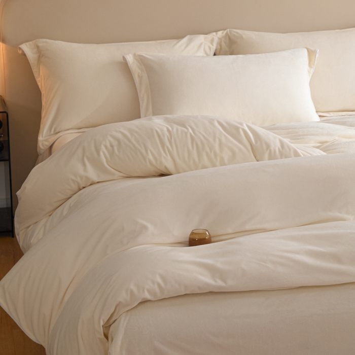 91家纺网 家纺一手货源 找家纺 ONE TWO ONE 121 【婴儿绒四件套】2025新款毛毯被子四件套单件床单被套床笠珊瑚绒牛奶绒冬被法兰绒兔毛绒滚绳款 纯色款-米白