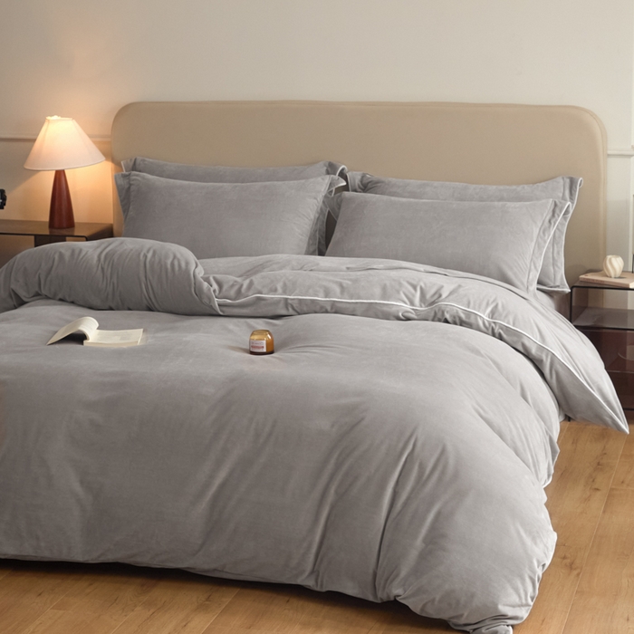 91家纺网 家纺一手货源 找家纺 ONE TWO ONE 121 【婴儿绒四件套】2025新款毛毯被子四件套单件床单被套床笠珊瑚绒牛奶绒冬被法兰绒兔毛绒滚绳款 纯色款-浅灰