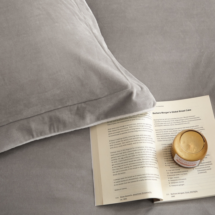 91家纺网 家纺一手货源 找家纺 ONE TWO ONE 121 【婴儿绒四件套】2025新款毛毯被子四件套单件床单被套床笠珊瑚绒牛奶绒冬被法兰绒兔毛绒滚绳款 纯色款-浅灰