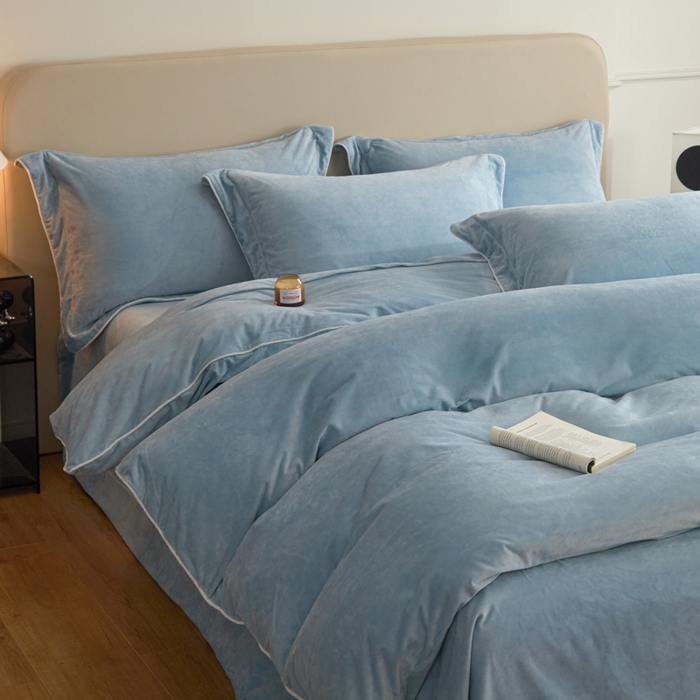 91家纺网 家纺一手货源 找家纺 ONE TWO ONE 121 【婴儿绒四件套】2025新款毛毯被子四件套单件床单被套床笠珊瑚绒牛奶绒冬被法兰绒兔毛绒滚绳款 纯色款-浅蓝