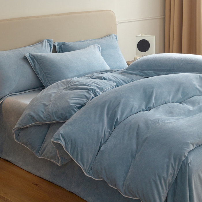 91家纺网 家纺一手货源 找家纺 ONE TWO ONE 121 【婴儿绒四件套】2025新款毛毯被子四件套单件床单被套床笠珊瑚绒牛奶绒冬被法兰绒兔毛绒滚绳款 纯色款-浅蓝