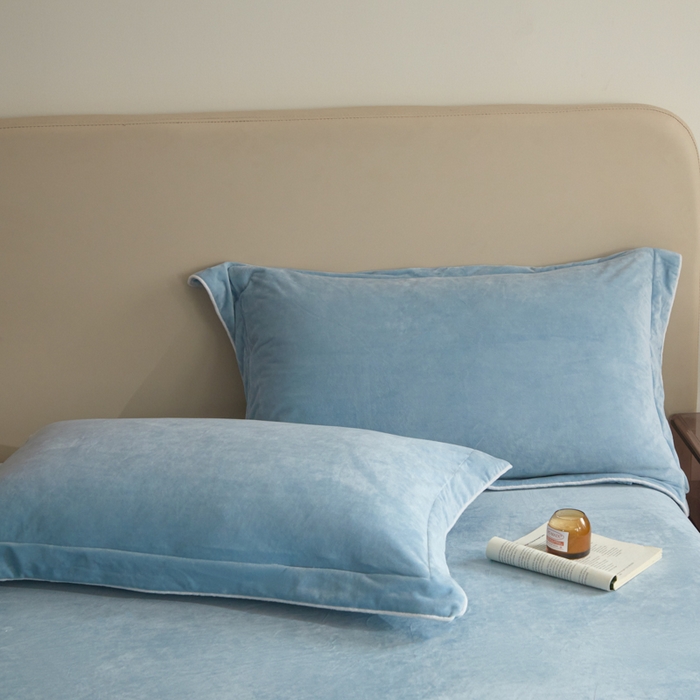 91家纺网 家纺一手货源 找家纺 ONE TWO ONE 121 【婴儿绒四件套】2025新款毛毯被子四件套单件床单被套床笠珊瑚绒牛奶绒冬被法兰绒兔毛绒滚绳款 纯色款-浅蓝