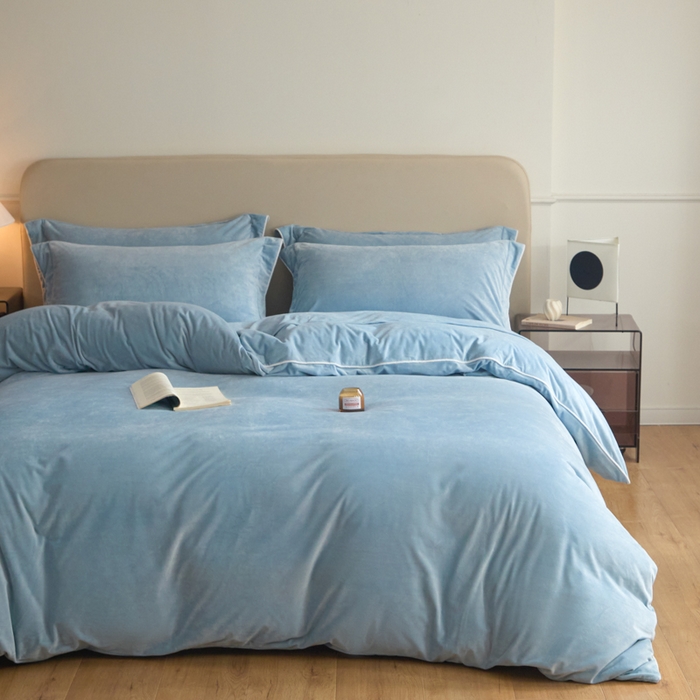 91家纺网 家纺一手货源 找家纺 ONE TWO ONE 121 【婴儿绒四件套】2025新款毛毯被子四件套单件床单被套床笠珊瑚绒牛奶绒冬被法兰绒兔毛绒滚绳款 纯色款-浅蓝