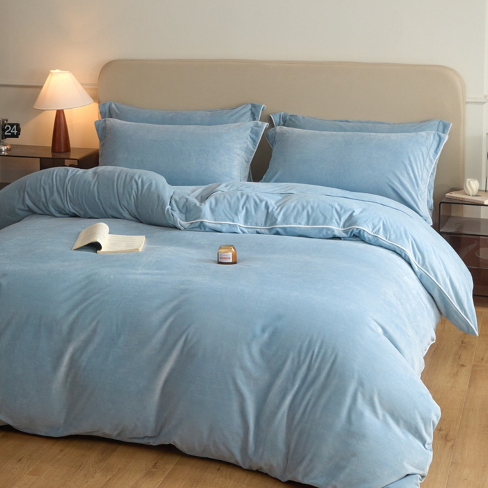 91家纺网 家纺一手货源 找家纺 ONE TWO ONE 121 【婴儿绒四件套】2025新款毛毯被子四件套单件床单被套床笠珊瑚绒牛奶绒冬被法兰绒兔毛绒滚绳款 纯色款-浅蓝