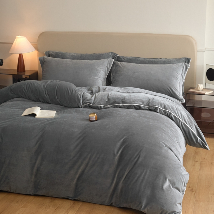 91家纺网 家纺一手货源 找家纺 ONE TWO ONE 121 【婴儿绒四件套】2025新款毛毯被子四件套单件床单被套床笠珊瑚绒牛奶绒冬被法兰绒兔毛绒滚绳款 纯色款-深灰