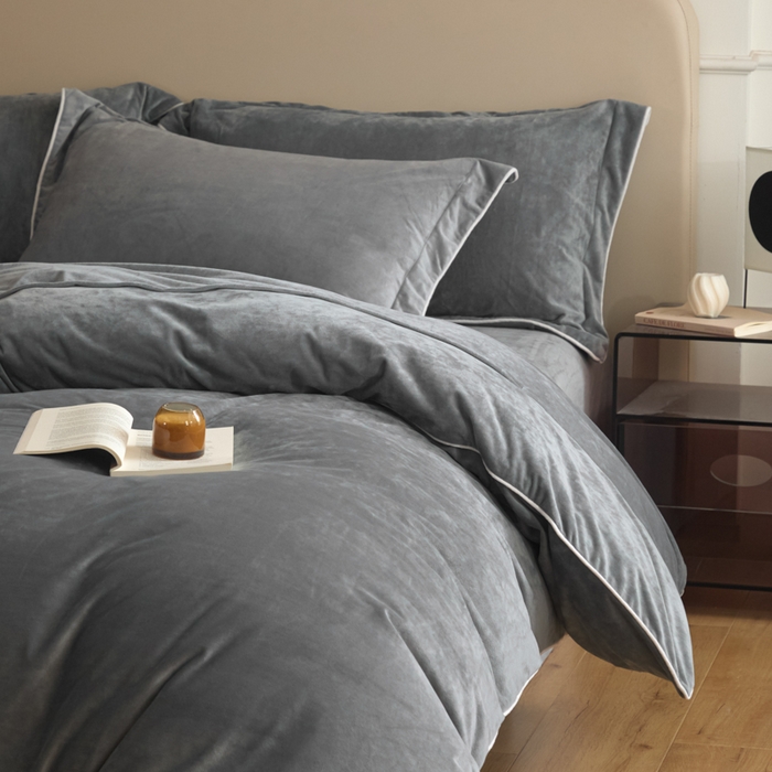 91家纺网 家纺一手货源 找家纺 ONE TWO ONE 121 【婴儿绒四件套】2025新款毛毯被子四件套单件床单被套床笠珊瑚绒牛奶绒冬被法兰绒兔毛绒滚绳款 纯色款-深灰