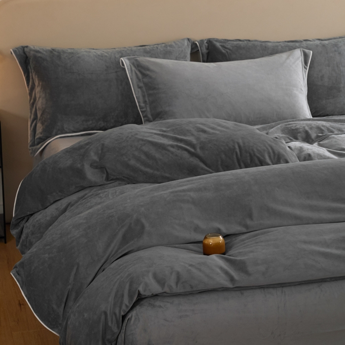 91家纺网 家纺一手货源 找家纺 ONE TWO ONE 121 【婴儿绒四件套】2025新款毛毯被子四件套单件床单被套床笠珊瑚绒牛奶绒冬被法兰绒兔毛绒滚绳款 纯色款-深灰