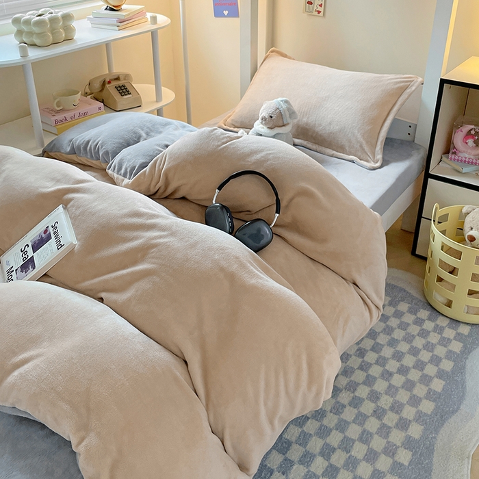 91家纺网 家纺一手货源 找家纺 锦润家纺 2025新款亲肤舒适牛奶绒三件套学生三件套上下铺三件套宿舍三件套 卡其+高级灰