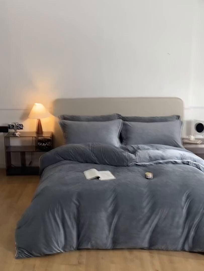 91家纺网 家纺一手货源 找家纺 ONE TWO ONE 121 【婴儿绒四件套】2025新款毛毯被子四件套单件床单被套床笠珊瑚绒牛奶绒冬被法兰绒兔毛绒滚绳款 纯色款-深灰