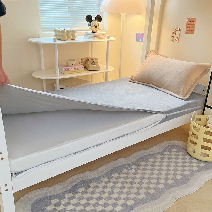 91家纺网 家纺一手货源 找家纺 锦润家纺 2025新款亲肤舒适牛奶绒三件套学生三件套上下铺三件套宿舍三件套 卡其+高级灰