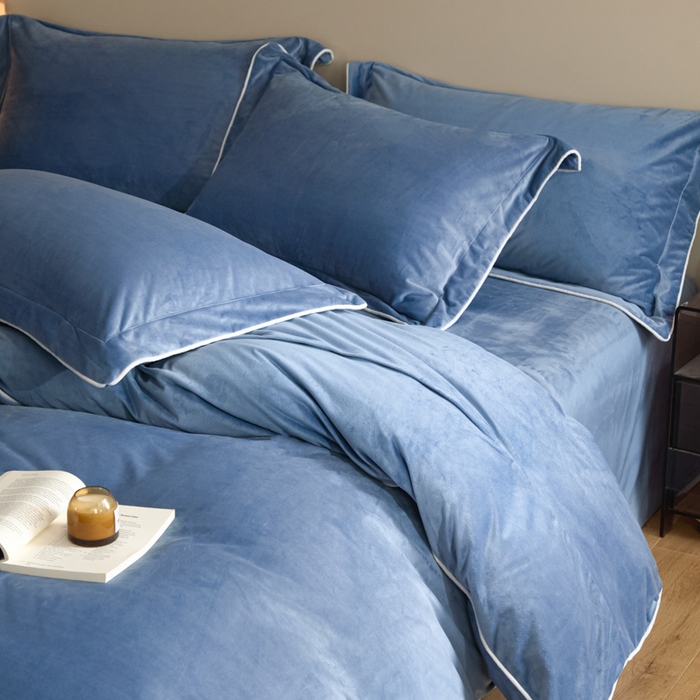 91家纺网 家纺一手货源 找家纺 ONE TWO ONE 121 【婴儿绒四件套】2025新款毛毯被子四件套单件床单被套床笠珊瑚绒牛奶绒冬被法兰绒兔毛绒滚绳款 纯色款-雾蓝