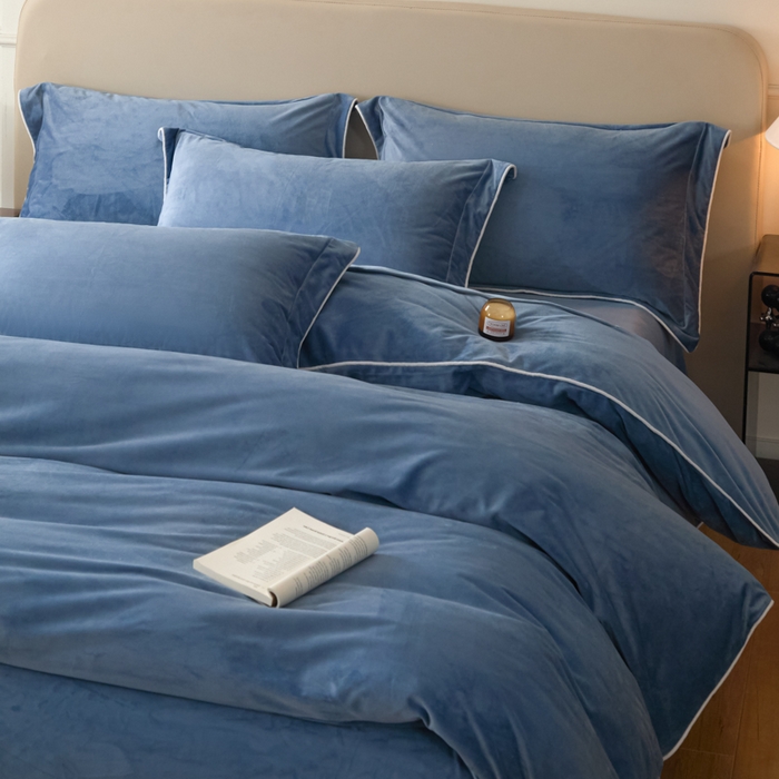 91家纺网 家纺一手货源 找家纺 ONE TWO ONE 121 【婴儿绒四件套】2025新款毛毯被子四件套单件床单被套床笠珊瑚绒牛奶绒冬被法兰绒兔毛绒滚绳款 纯色款-雾蓝