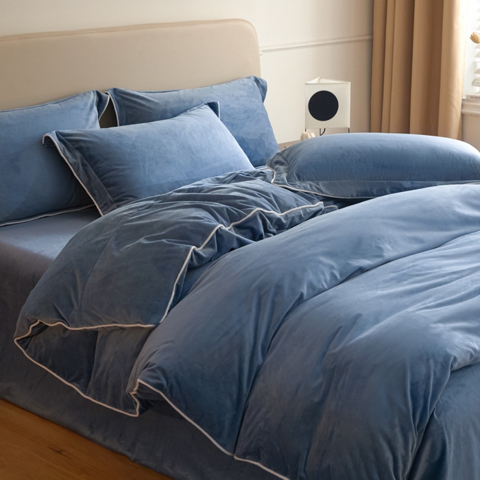 91家纺网 家纺一手货源 找家纺 ONE TWO ONE 121 【婴儿绒四件套】2025新款毛毯被子四件套单件床单被套床笠珊瑚绒牛奶绒冬被法兰绒兔毛绒滚绳款 纯色款-雾蓝