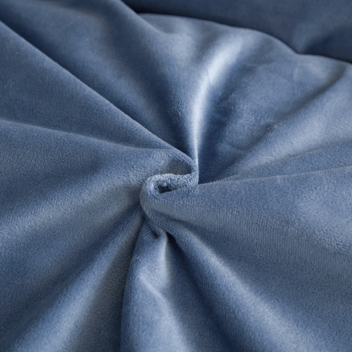 91家纺网 家纺一手货源 找家纺 ONE TWO ONE 121 【婴儿绒四件套】2025新款毛毯被子四件套单件床单被套床笠珊瑚绒牛奶绒冬被法兰绒兔毛绒滚绳款 纯色款-雾蓝