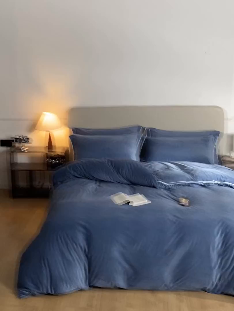 91家纺网 家纺一手货源 找家纺 ONE TWO ONE 121 【婴儿绒四件套】2025新款毛毯被子四件套单件床单被套床笠珊瑚绒牛奶绒冬被法兰绒兔毛绒滚绳款 纯色款-雾蓝