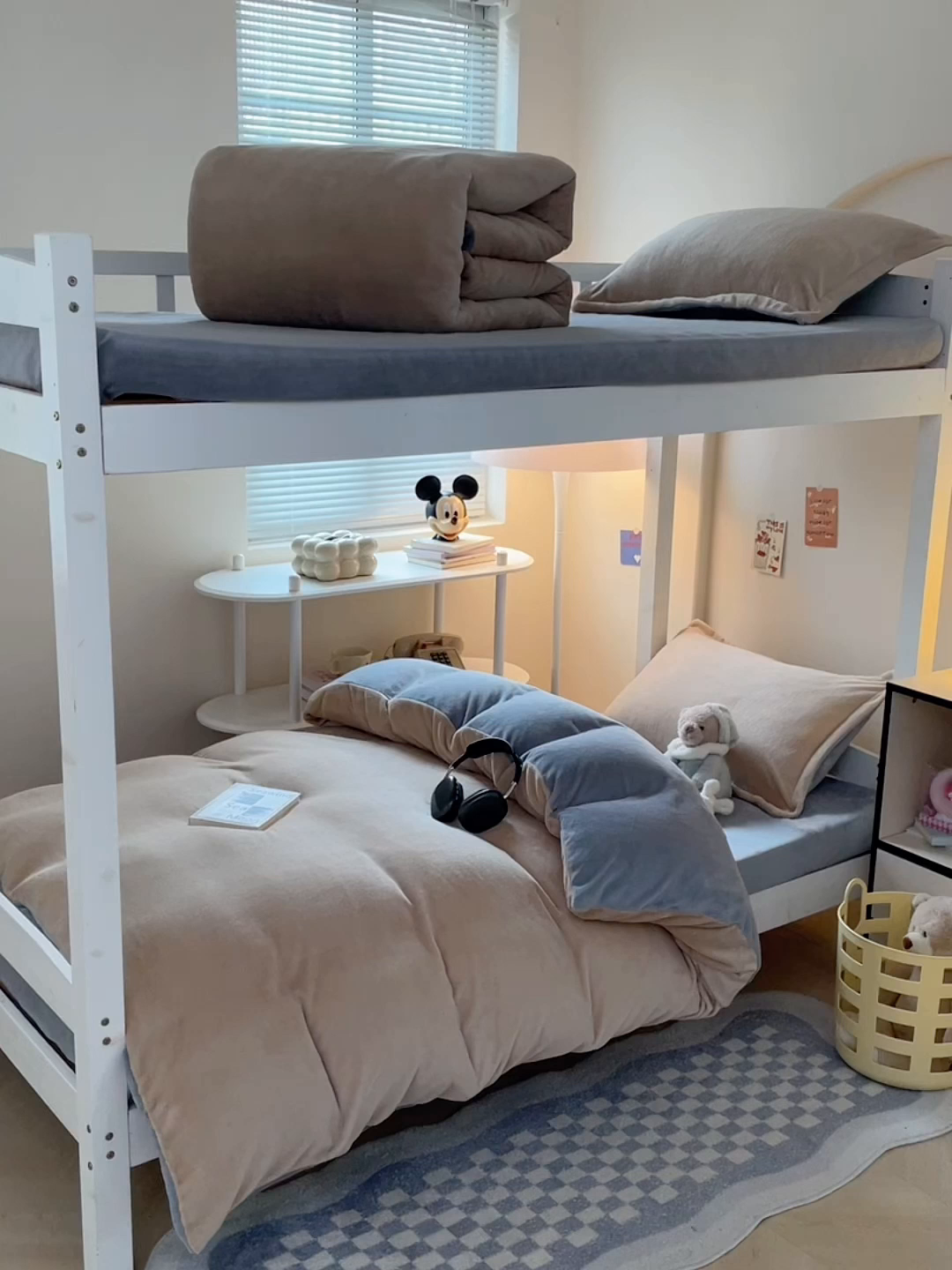 91家纺网 家纺一手货源 找家纺 锦润家纺 2025新款亲肤舒适牛奶绒三件套学生三件套上下铺三件套宿舍三件套 卡其+高级灰